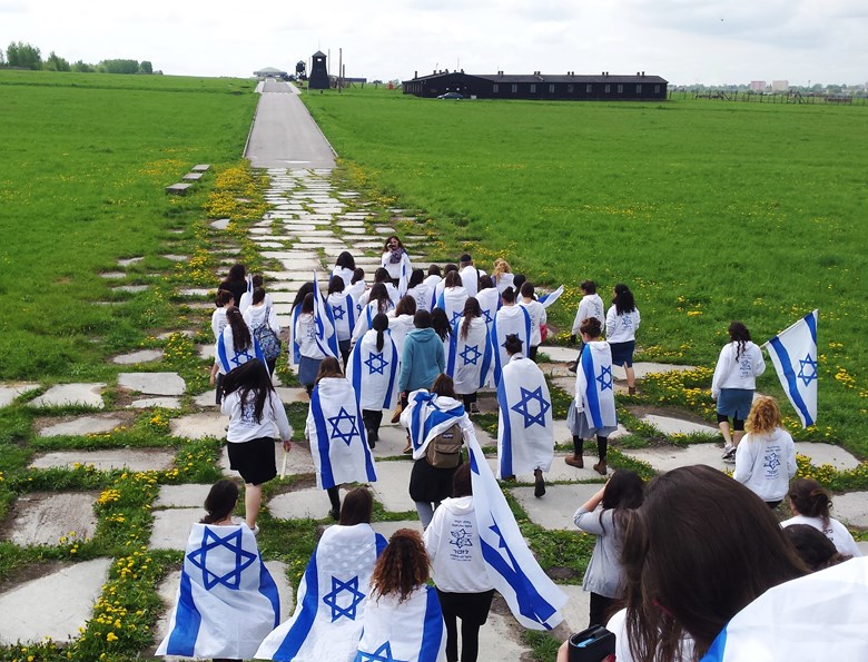 צילום: יעל הוברמן בנות אולפנת אלקנה שבשומרון במסע לפולין