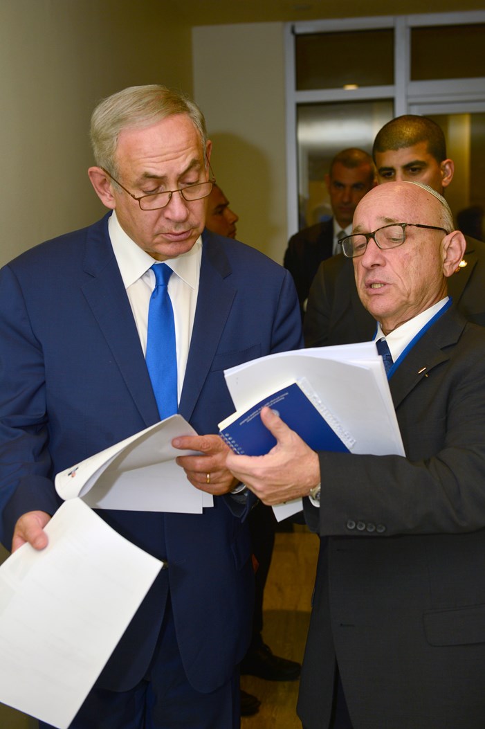 צילום: דוברות נגל עם ראש הממשלה לשעבר נתניהו