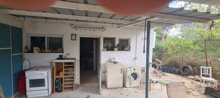 צילום: ביטחון אשכול פגיעה בבית בניר עוז, הבוקר