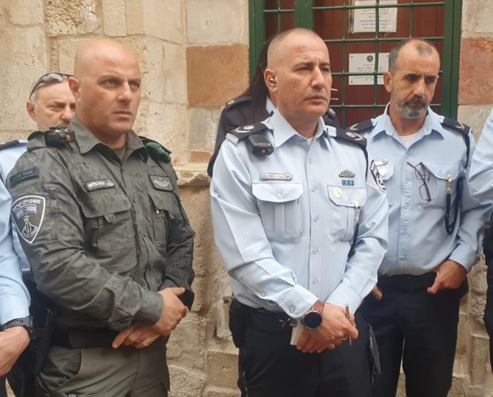 צילום: דוברות המשטרה מפקד מחוז ירושלים, ניצב דורון תורג'מן, בזירת הפיגוע