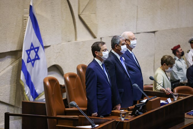 הנשיא היוצא ריבלין, יו"ר הכנסת לוי והנדשיא הנכנס הרצוג, היום במליאה