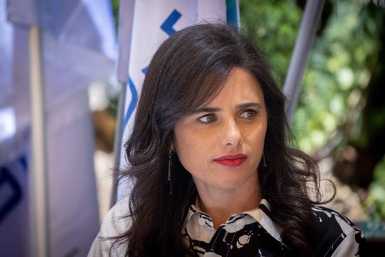 צילום: יונתן סינדל, פלאש 90 "מנסה להגיע להסכמות במקום הכרעות". השרה שקד