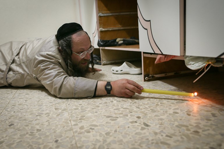 צילום: Nati Shohat/Flash90 בדיקת חמץ, ארכיון