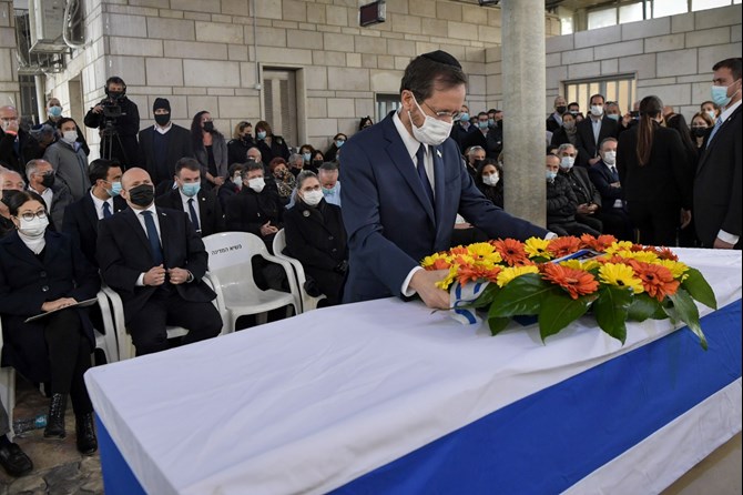 נשיא המדינה יצחק הרצוג בהלוויתה של נאור