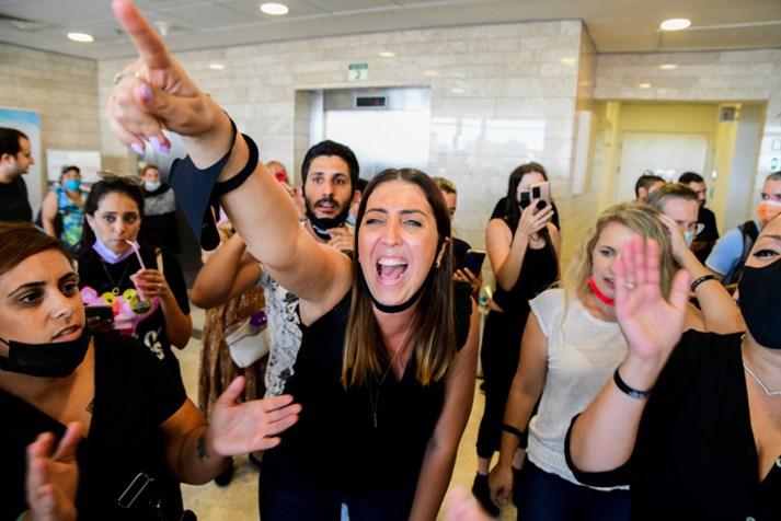 צילום: אבשלום ששוני, פלאש 90 הורי ילדי הגן של כרמל מעודה בבית המשפט, היום