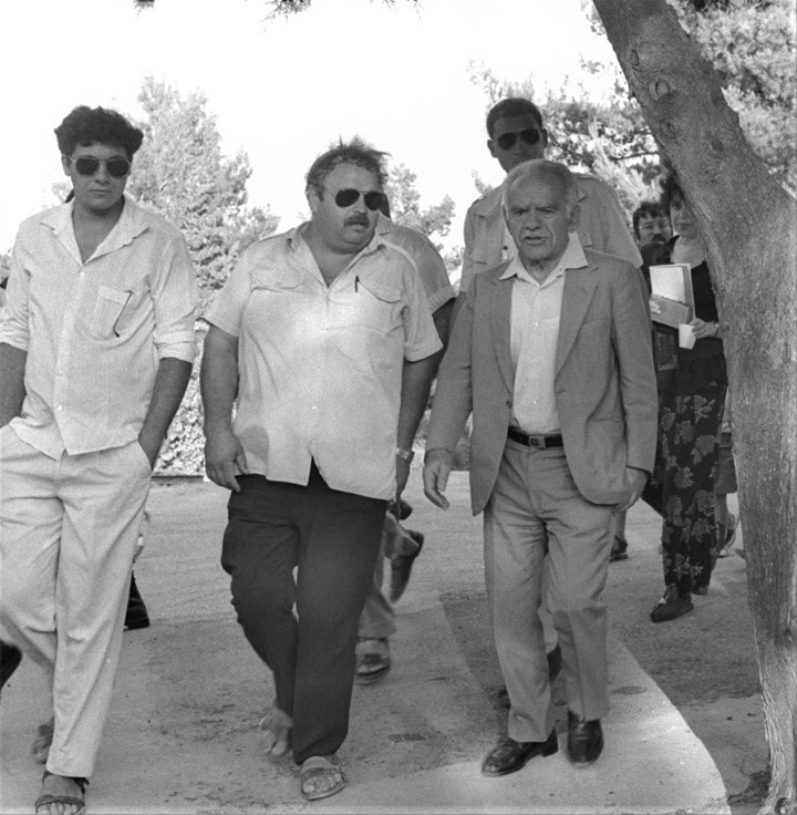 צילום: איילון מאגי, לע"מ שילה גל עם רה"מ שמיר בביקור בגוש עציון