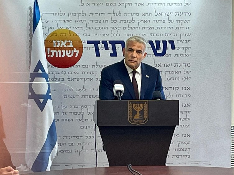 סבו היה זה שחשף את הדמות המסתורית. שר החוץ יאיר לפיד