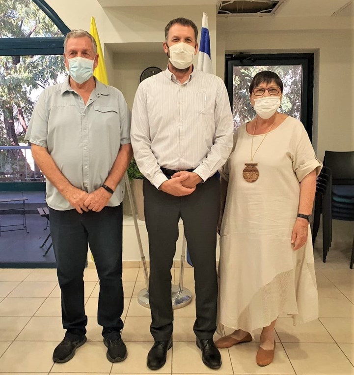 צילום: דוברות חיה קלינגר עם השר כהנא וראש המועצה האזורית עמק יזרעאל, אייל בצר