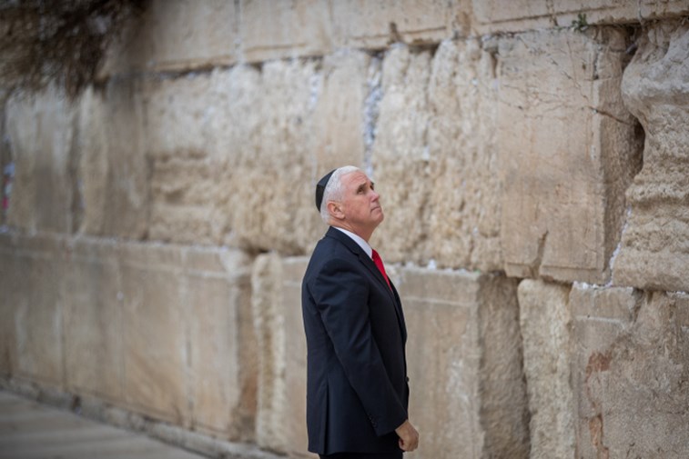 צילום: יונתן סינדל, פלאש 90 מייק פנס בביקורו בישראל