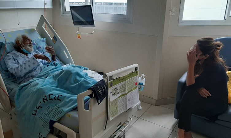 צילום: שרית יוכפז עינת, ביתה של שרית יוכפז עם ג'ימי בבית החולים