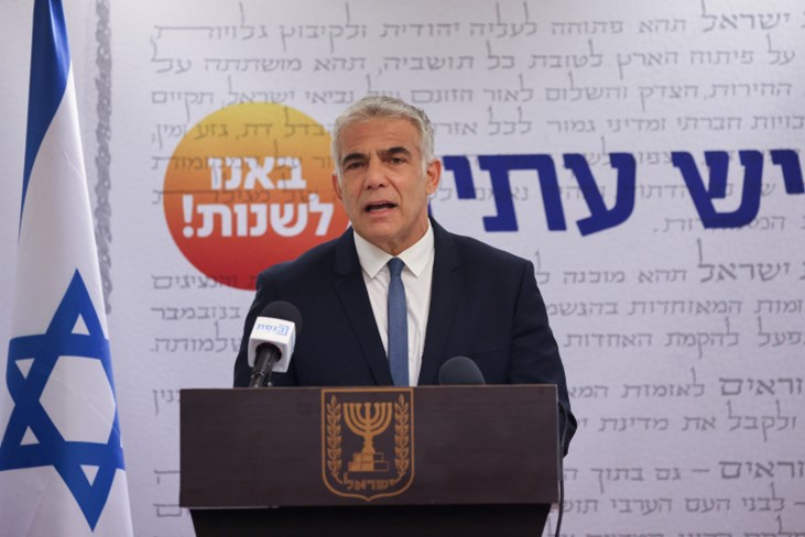 צילום: יונתן סינדל, פלאש 90 תקף בחריפות את החוק. שר החוץ לפיד