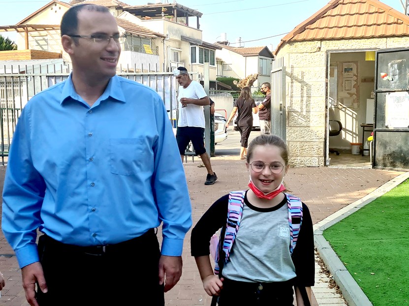 צילום: דוברות רוטמן עם ביתו בלוד