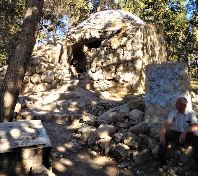צילום: חגי הוברמן האנדרטה ומשטח ההסברה אחרי שנהרסו